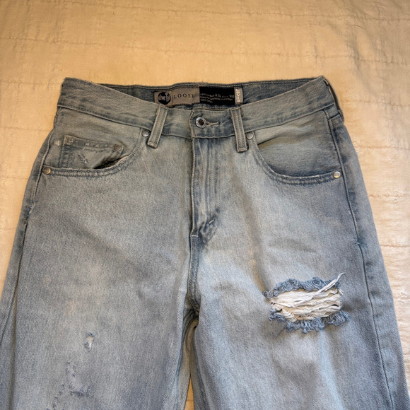 Silver Tab Levi Distressed Light Wash Jeans • W29 L 32 - Picture 5 of 9